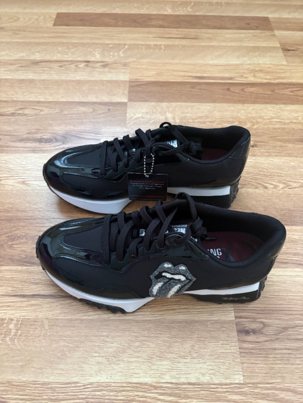 NWT Skechers Rolling Stones Women's Neo lace up retro Jogger Lick Black Sneakers